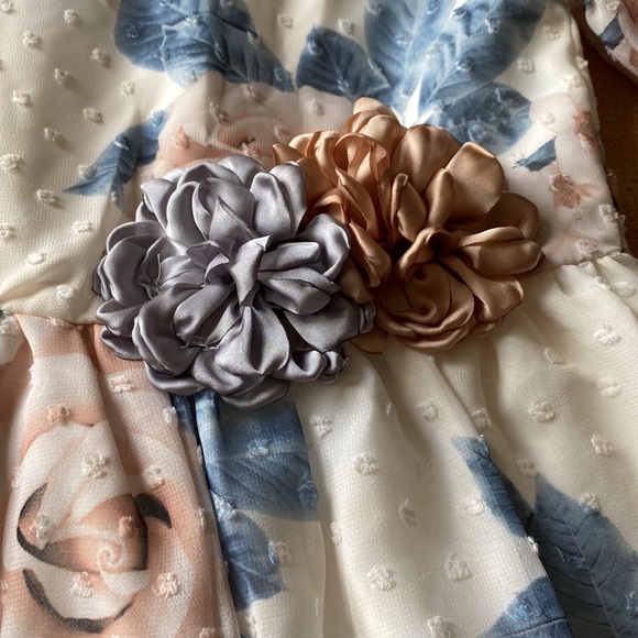 LAURA ASHLEY - TAN FLORAL PRINT - Picture 2 of 5